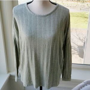 Mahina Button Back Long Sleeve Top Size Small